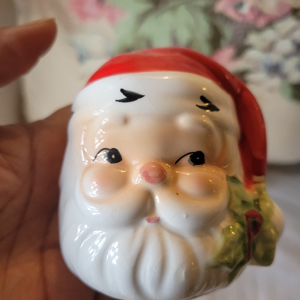Vintage Santa Claus Salt and Pepper Shakers - Picture 6 of 7